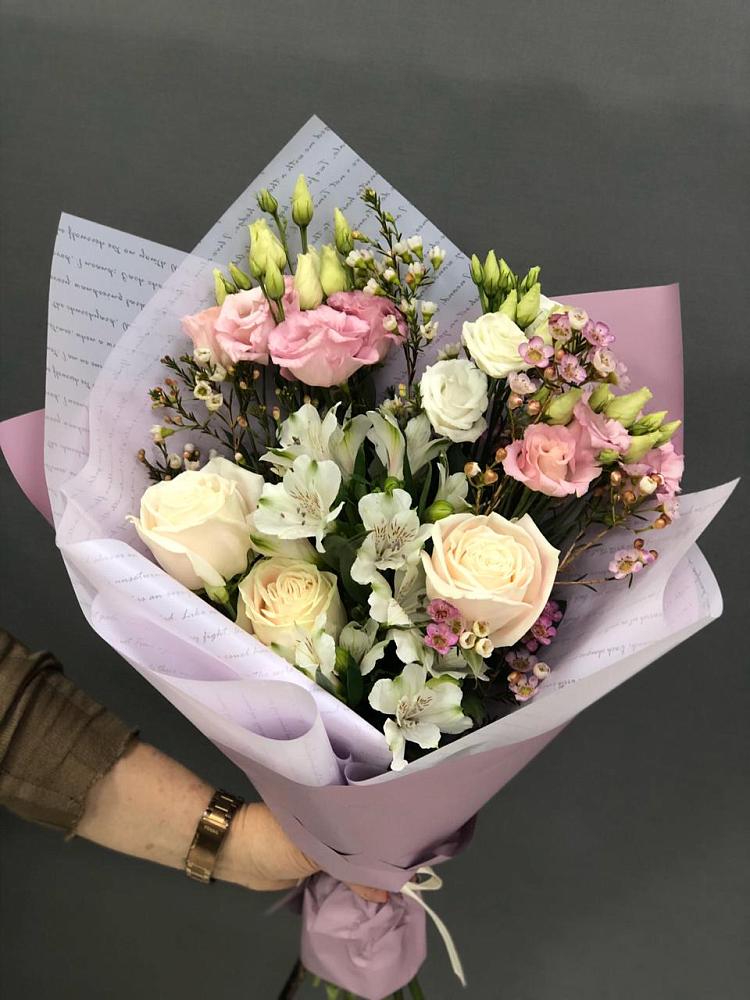 Букет цветов из: Альстромерии, Розы и Лизиантусы в Ядрино