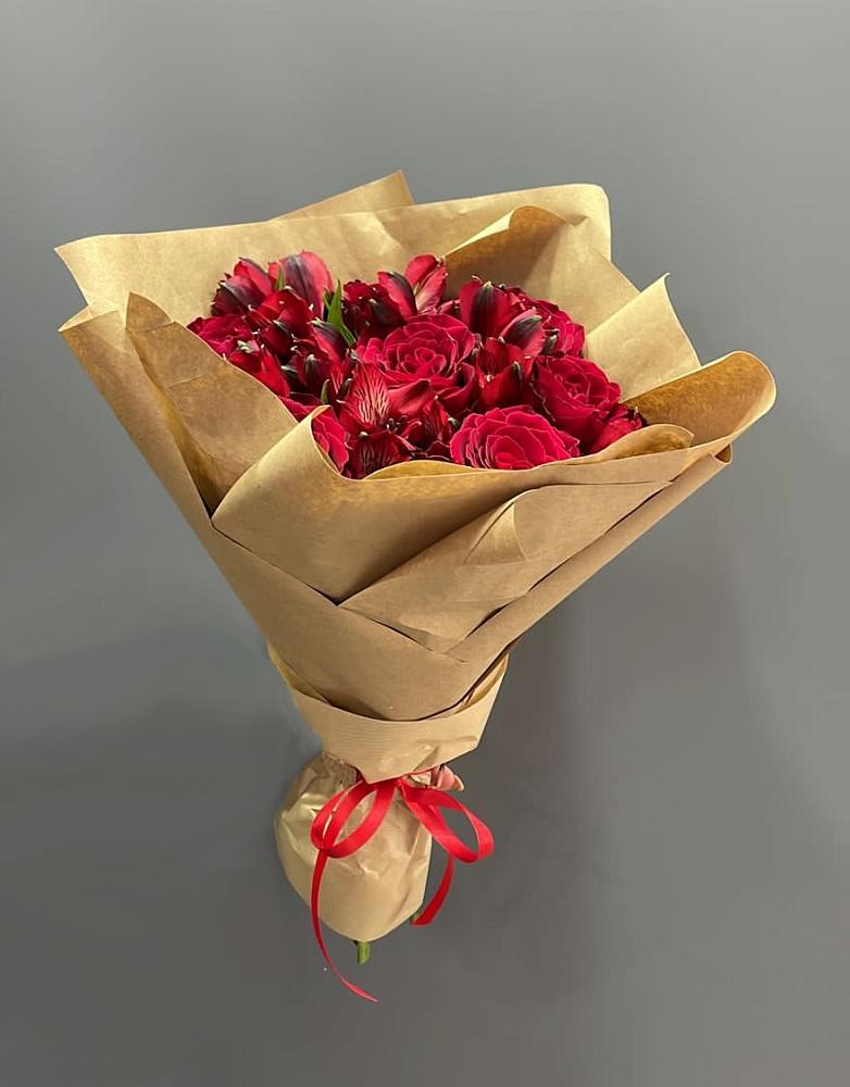 Букет цветов из: Альстромерии и Розы в Ядрино