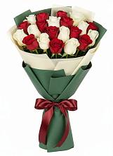 Букет Микс из красных и белых роз в Ядрино