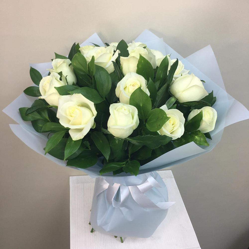 Букет 15 Белых роз Проуд в Ядрино