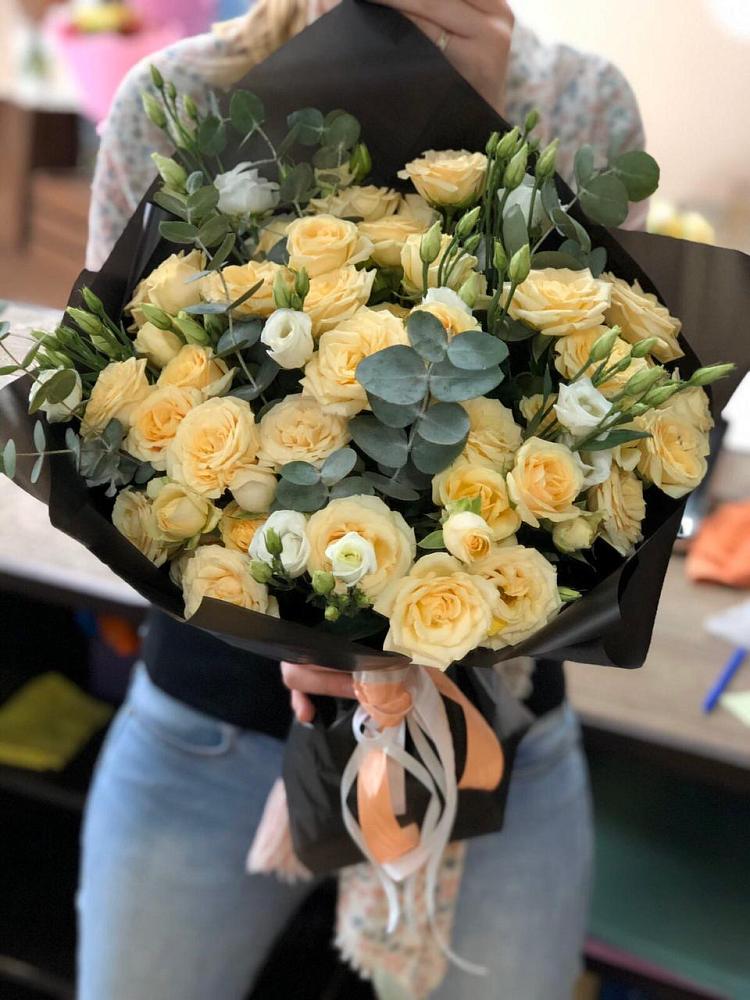 Букет цветов из: Розы и Лизиантусы в Ядрино