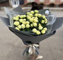 Букет Белые кустовые розы Солинеро в Ядрино