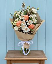 Букет цветов из:  Альстромерии, Лизиантусы, Розы и Хризантемы в Ядрино