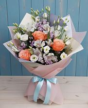 Букет цветов из:  Лизиантусы, Розы, Альстромерии и Гипсофила в Ядрино