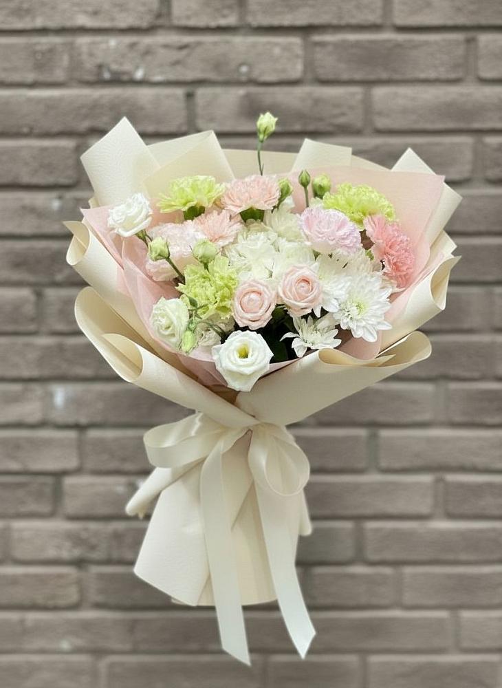 Букет цветов из: Гвоздики, Розы, Лизиантусы и Хризантемы в Ядрино