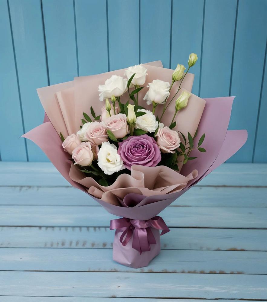 Букет цветов из: Розы и Лизиантусы в Ядрино